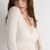 Camicia a maniche lunghe in cashmere ultraleggero con pizzo Camicia a maniche lunghe in cashmere ultraleggero con pizzo