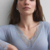 Camicia a maniche lunghe in cashmere ultraleggero con pizzo Camicia a maniche lunghe in cashmere ultraleggero con pizzo