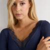 Camicia a maniche lunghe in cashmere ultraleggero con pizzo Camicia a maniche lunghe in cashmere ultraleggero con pizzo