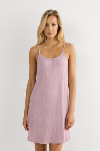 Camicia da notte chic e confortevole con spalline sottili