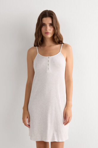 Camicia da notte chic e confortevole con spalline sottili