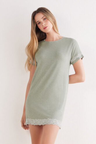 Camicia da notte con maniche corte e bordi in pizzo