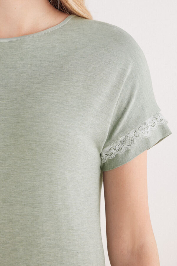 Camicia da notte con maniche corte e bordi in pizzo Camicia da notte con maniche corte e bordi in pizzo