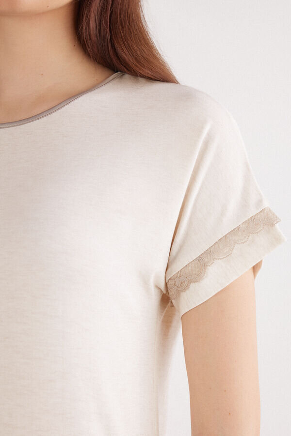 Camicia da notte con maniche corte e bordi in pizzo Camicia da notte con maniche corte e bordi in pizzo