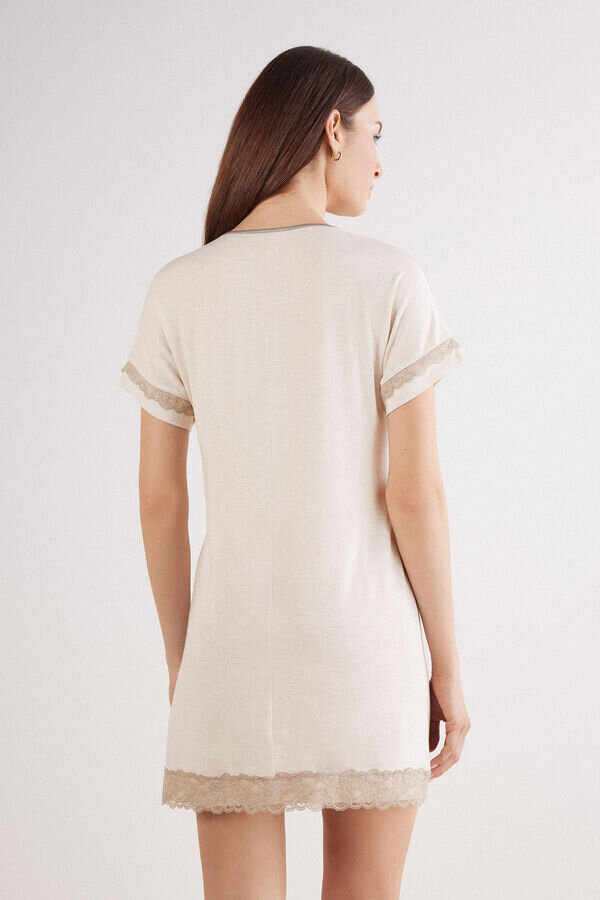 Camicia da notte con maniche corte e bordi in pizzo Camicia da notte con maniche corte e bordi in pizzo