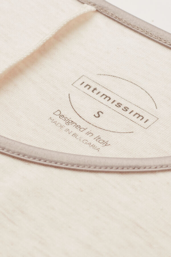 Camicia da notte con maniche corte e bordi in pizzo Camicia da notte con maniche corte e bordi in pizzo