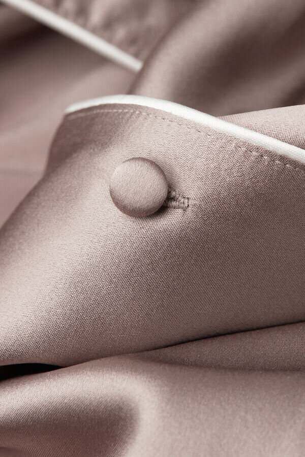 Camicia da uomo in seta a maniche corte Camicia da uomo in seta a maniche corte