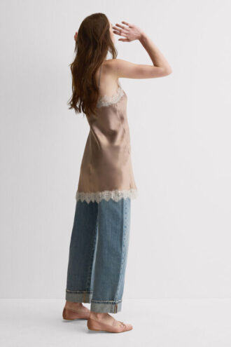 Chemise in seta con bordi in pizzo a contrasto