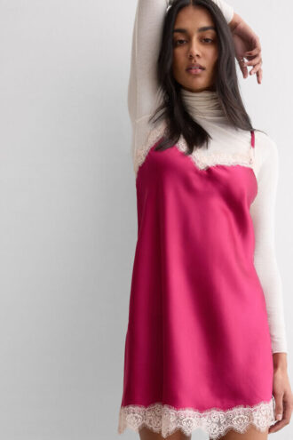 Chemise in seta con bordi in pizzo a contrasto