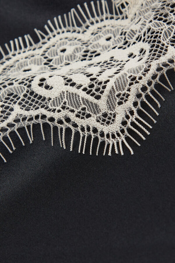 Chemise in seta con bordi in pizzo a contrasto Chemise in seta con bordi in pizzo a contrasto