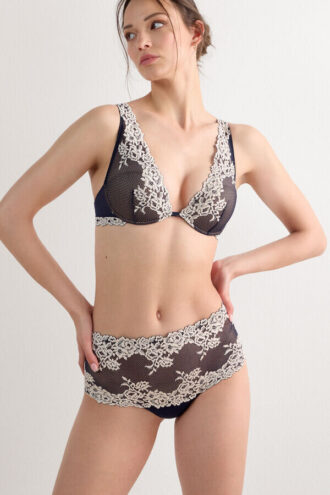 Hipster Brazilian Pretty Flowers Hipster Brazilian Pretty Flowers