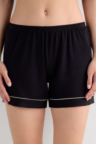 Shorts in modal con bordi a contrasto