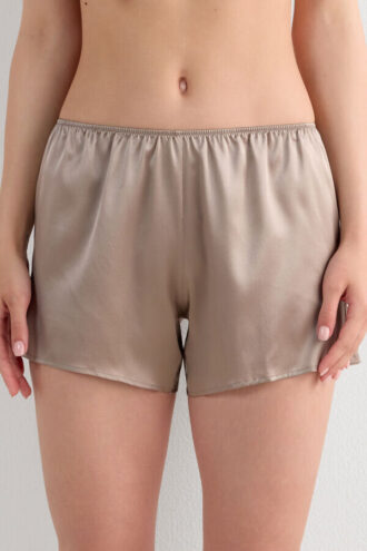Shorts in seta