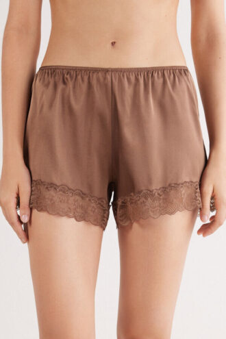 Shorts in seta con bordi in pizzo Shorts in seta con bordi in pizzo