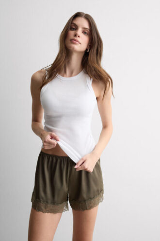 Shorts in seta con bordi in pizzo