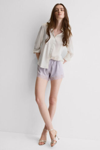 Shorts in seta con bordi in pizzo