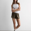 Shorts in seta con bordi in pizzo