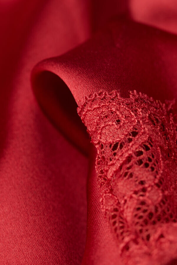 Shorts in seta con bordi in pizzo Shorts in seta con bordi in pizzo