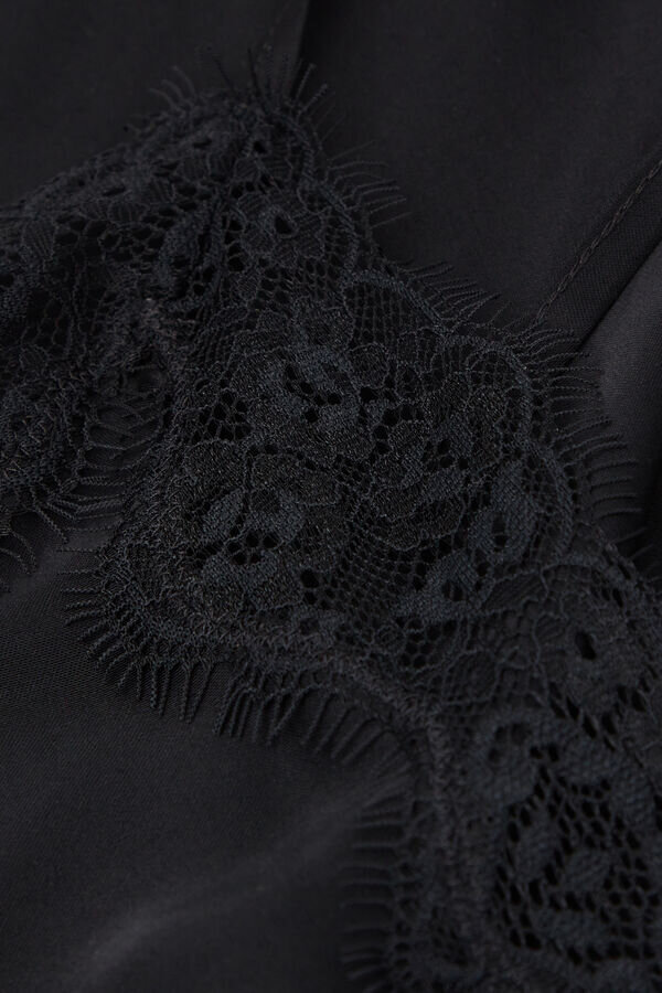 Slip asimmetrico in raso di viscosa con pizzo Slip asimmetrico in raso di viscosa con pizzo