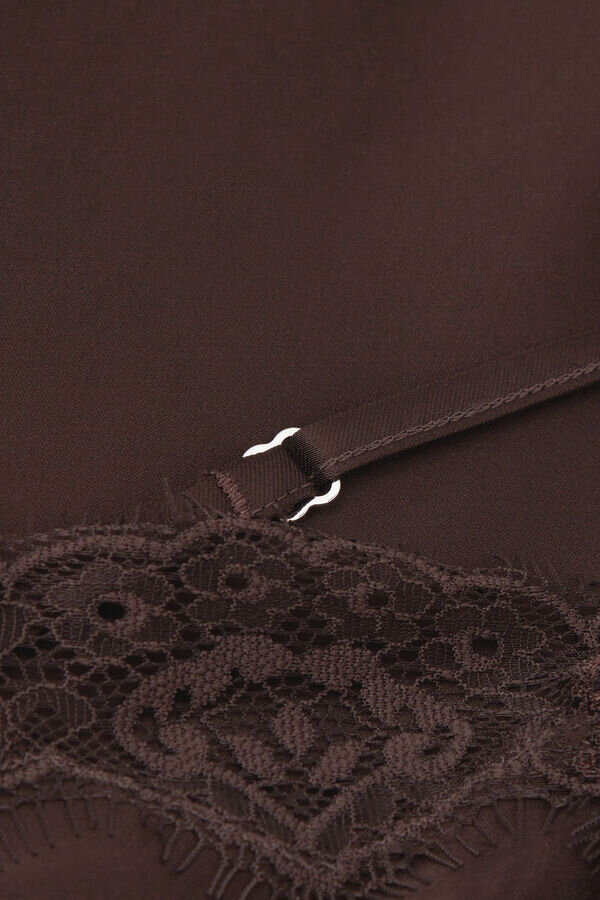 Slip asimmetrico in raso di viscosa con pizzo Slip asimmetrico in raso di viscosa con pizzo