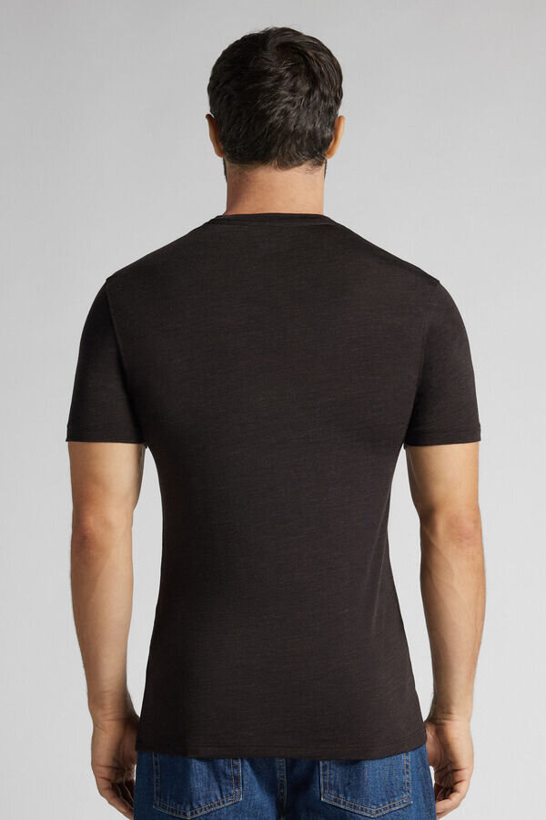 T-shirt a maniche corte in lana merino elasticizzata T-shirt a maniche corte in lana merino elasticizzata