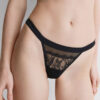 Thong in pizzo glamour e giocoso