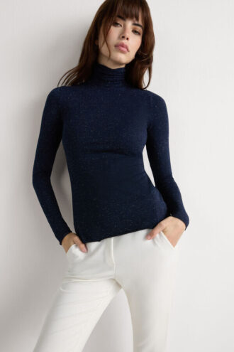 Top a collo alto in modal leggero con lamé di cashmere