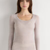 Top a maniche lunghe con scollo rotondo in modal ultraleggero e cashmere