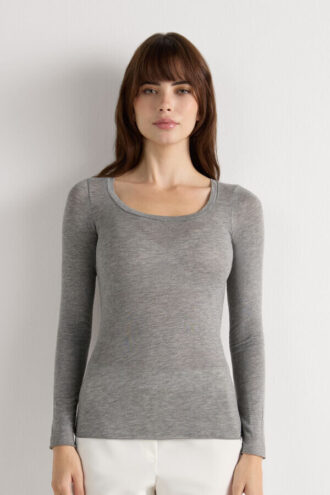Top a maniche lunghe con scollo rotondo in modal ultraleggero e cashmere