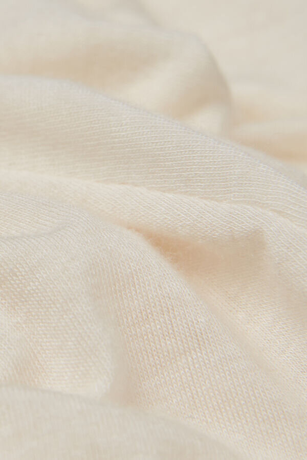 Top a maniche lunghe con scollo rotondo in modal ultraleggero e cashmere Top a maniche lunghe con scollo rotondo in modal ultraleggero e cashmere