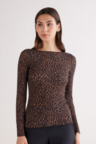 Top a maniche lunghe con stampa leopardata in modal ultraleggero con cashmere
