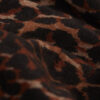Top a maniche lunghe con stampa leopardata in modal ultraleggero con cashmere