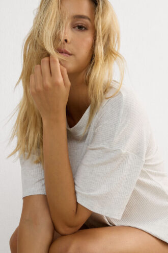 Top chic e confortevole in modal a maniche corte