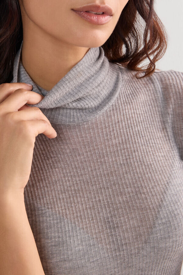 Top con collo alto in Ultranatural con cashmere Top con collo alto in Ultranatural con cashmere