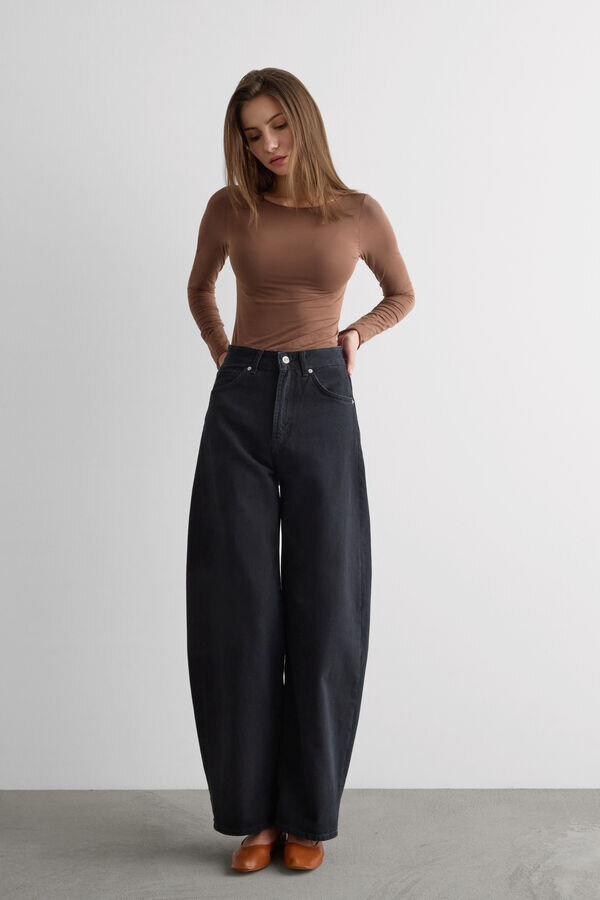 Top con scollo a barchetta in cotone ultraleggero Top con scollo a barchetta in cotone ultraleggero