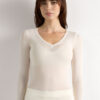 Top con scollo a V in modal ultraleggero con cashmere Top con scollo a V in modal ultraleggero con cashmere