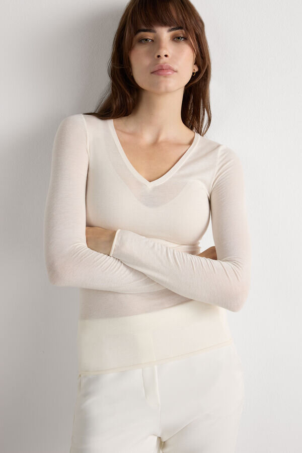 Top con scollo a V in modal ultraleggero con cashmere Top con scollo a V in modal ultraleggero con cashmere