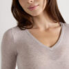 Top con scollo a V in modal ultraleggero con cashmere