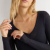 Top con scollo a V in modal ultraleggero con cashmere