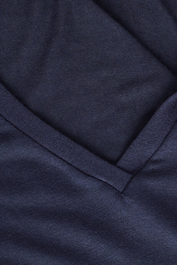 Top con scollo a V in modal ultraleggero con cashmere Top con scollo a V in modal ultraleggero con cashmere