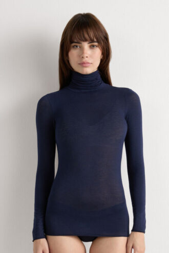 Top ultraleggero con collo alto in modal e cashmere