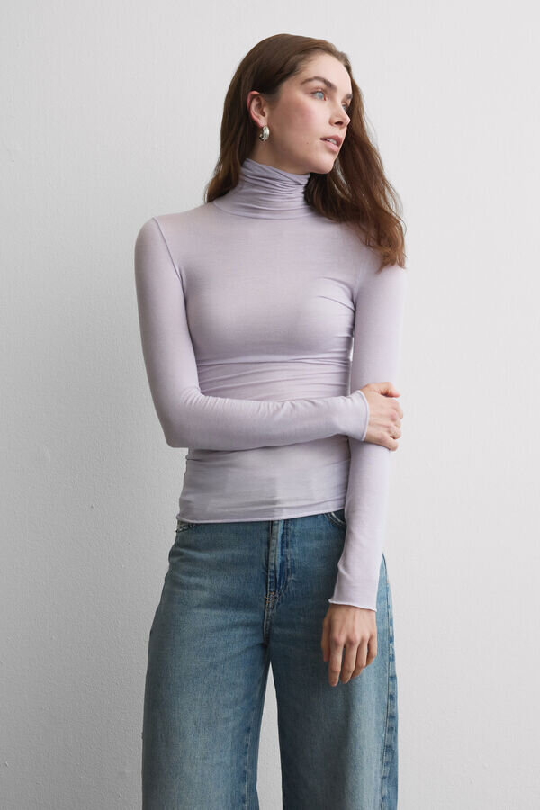 Top ultraleggero con collo alto in modal e cashmere Top ultraleggero con collo alto in modal e cashmere