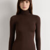 Top ultraleggero con collo alto in modal e cashmere