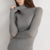 Top ultraleggero con collo alto in modal e cashmere