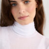 Top ultraleggero con collo alto in modal e cashmere