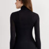 Top ultraleggero con collo alto in modal e cashmere