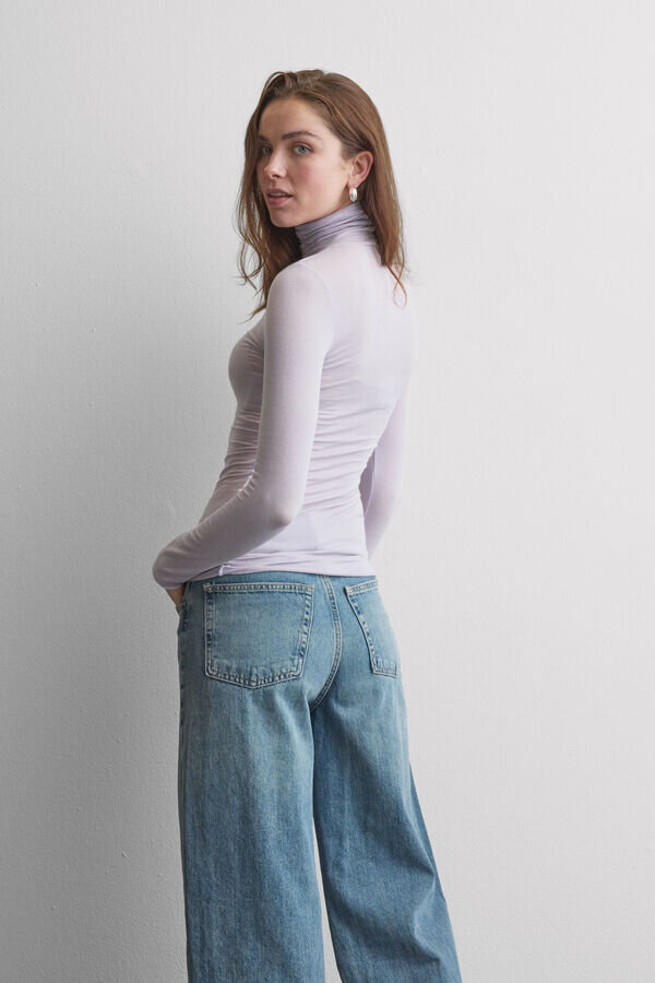 Top ultraleggero con collo alto in modal e cashmere Top ultraleggero con collo alto in modal e cashmere