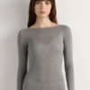Top ultraleggero in modal e cashmere con scollo a barchetta Top ultraleggero in modal e cashmere con scollo a barchetta