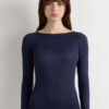 Top ultraleggero in modal e cashmere con scollo a barchetta Top ultraleggero in modal e cashmere con scollo a barchetta