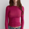 Top ultraleggero in modal e cashmere con scollo a barchetta Top ultraleggero in modal e cashmere con scollo a barchetta